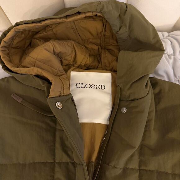 Closed Quilted Coat - Picture 6 of 7